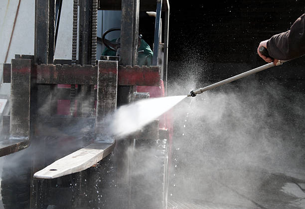 Best Roof Power Washing Services  in Council Bluffs, IA